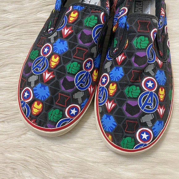 GAP Kids Marvel Avengers Print Slip On Sneakers - Picture 4 of 10